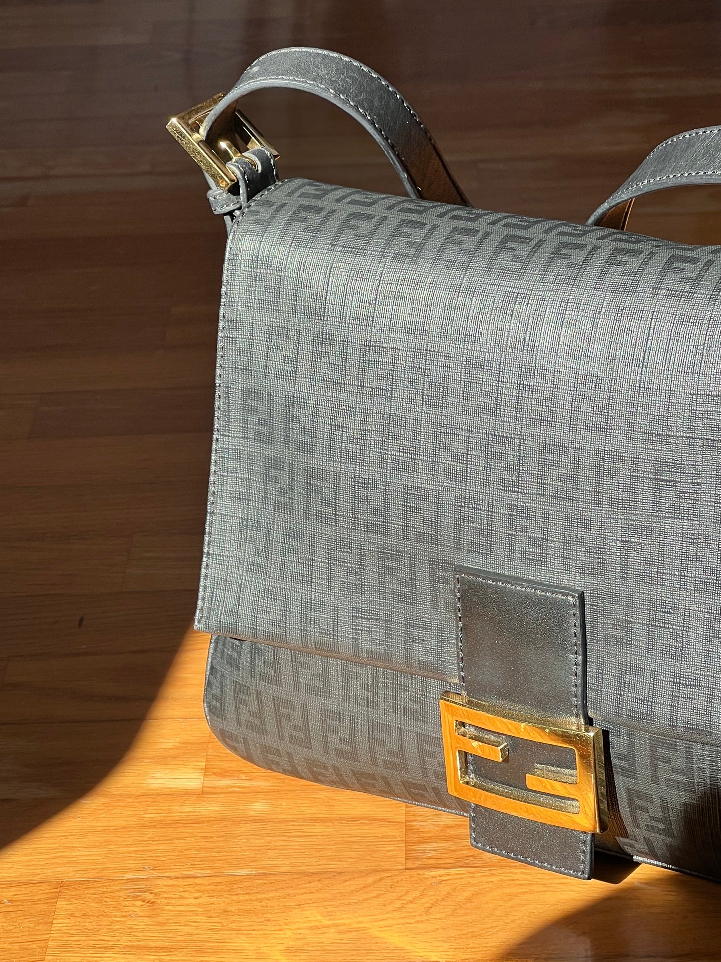 Fendi Mamma tessuto roll