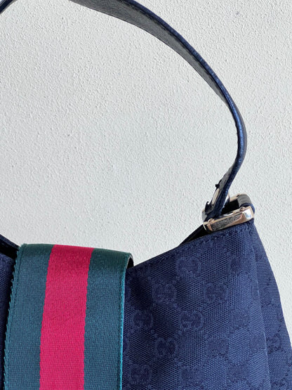 Gucci Hobo magnetic web