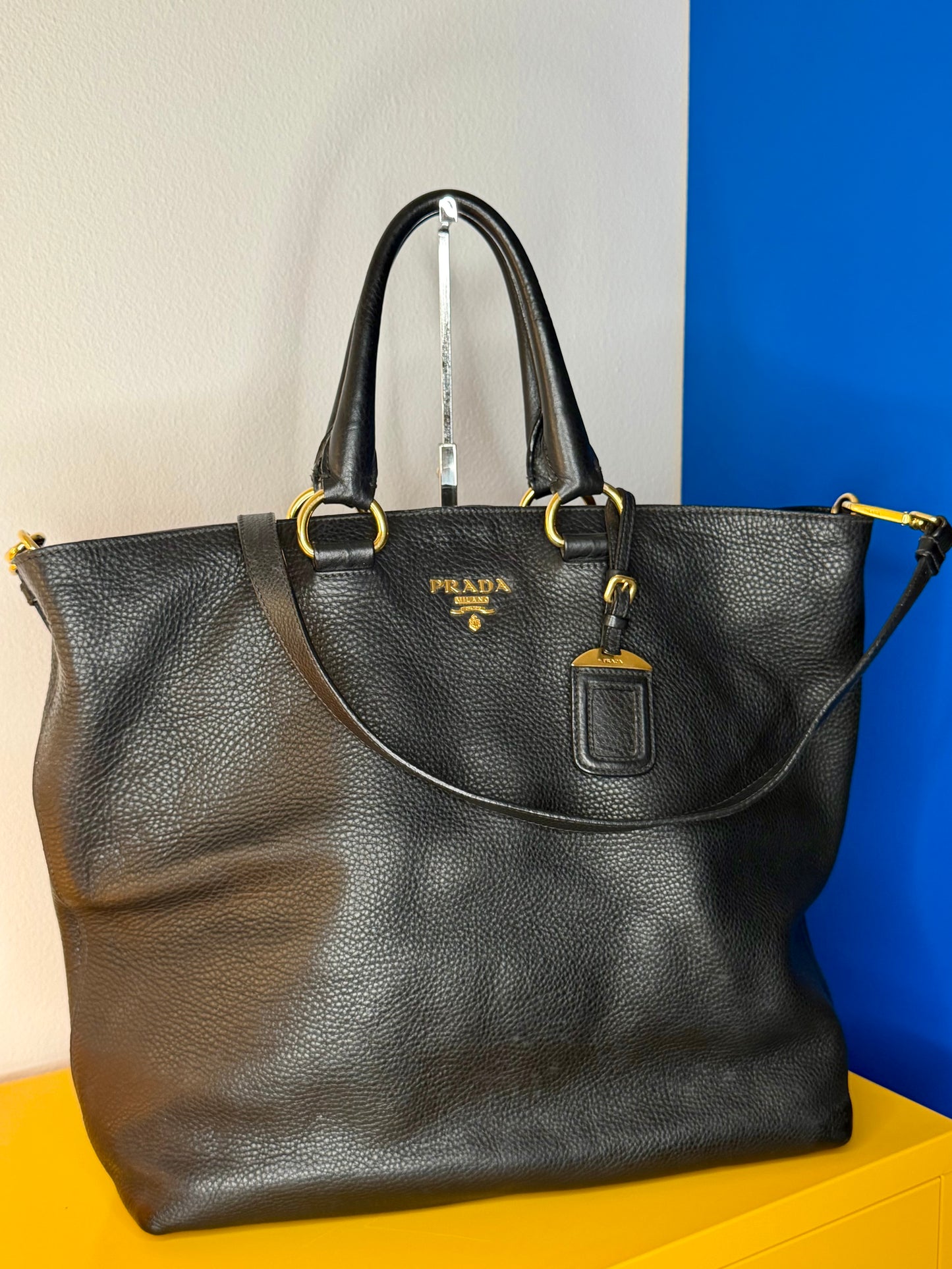 Prada tote con tracolla