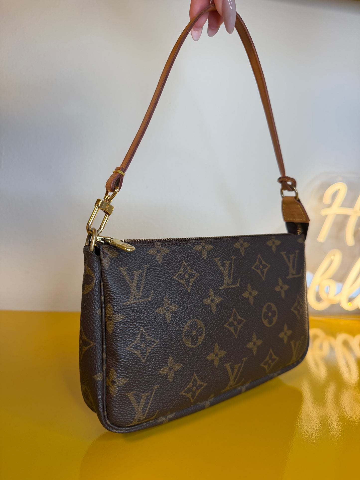 Louis Vuitton Pochette accessoire