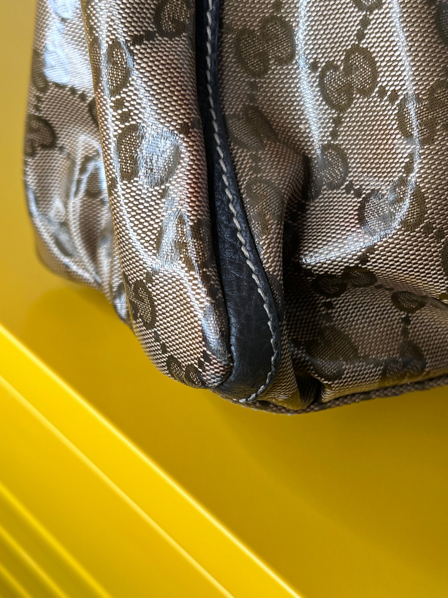 Gucci Abbey Crystal GG