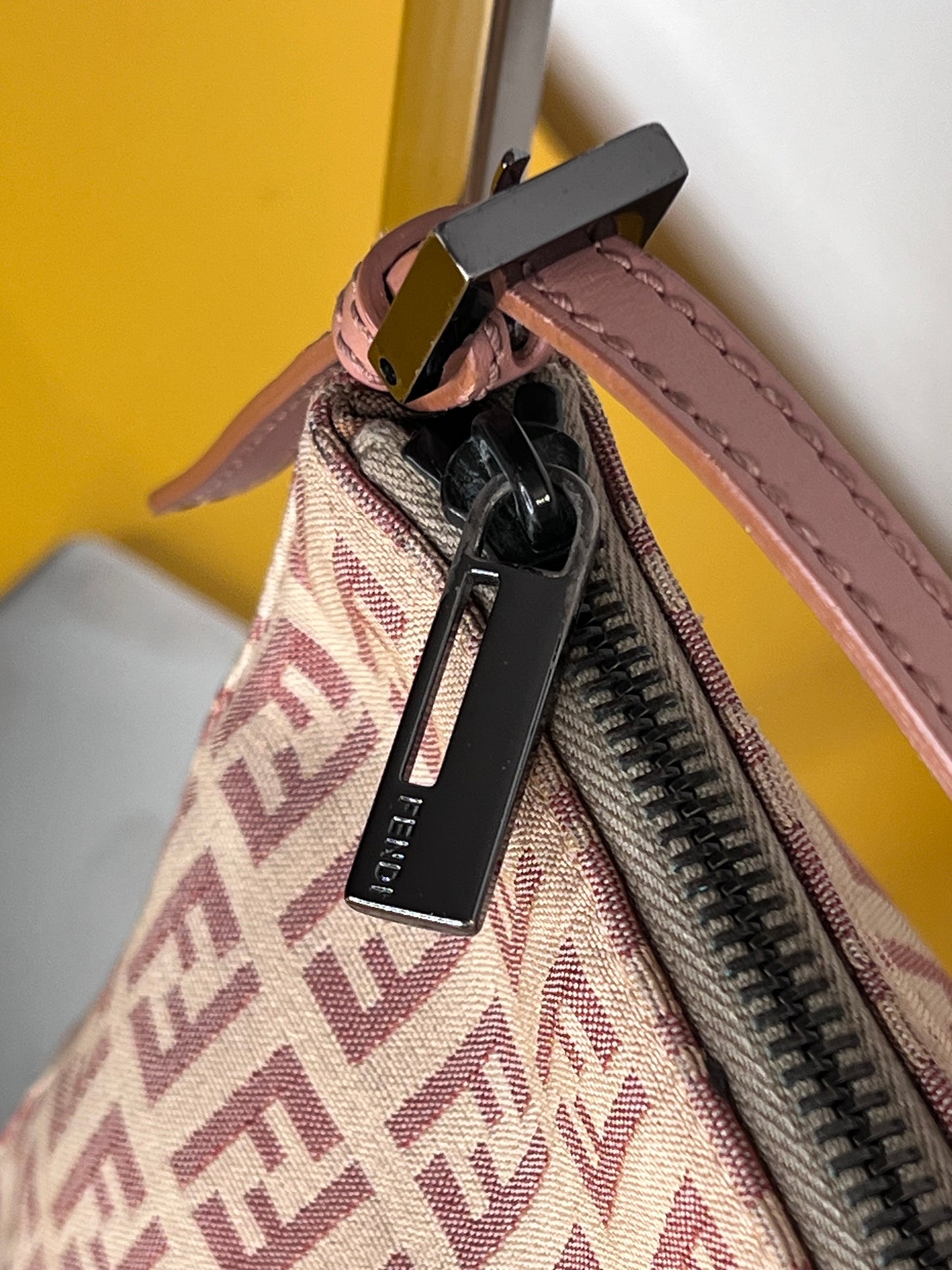 Fendi Mini Baguette Zucchino Rosa