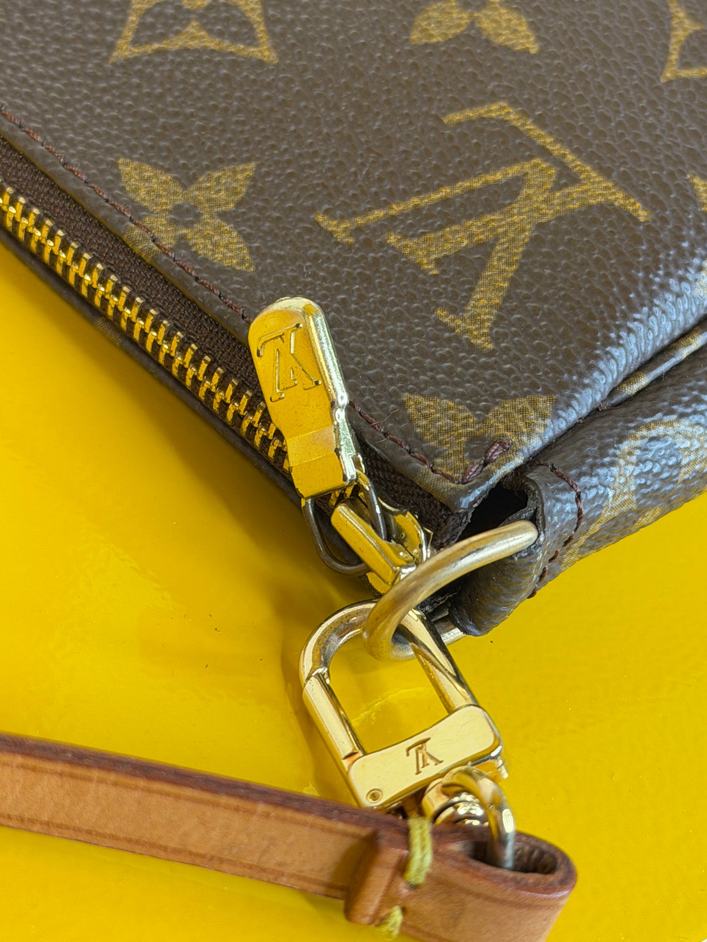 Louis Vuitton Pochette accessoire