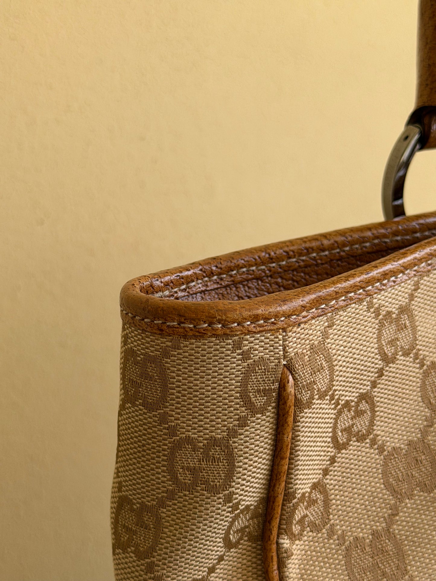 Gucci tote beige