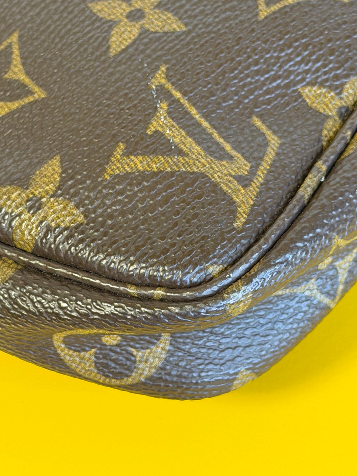 Louis Vuitton Pochette Accessoire