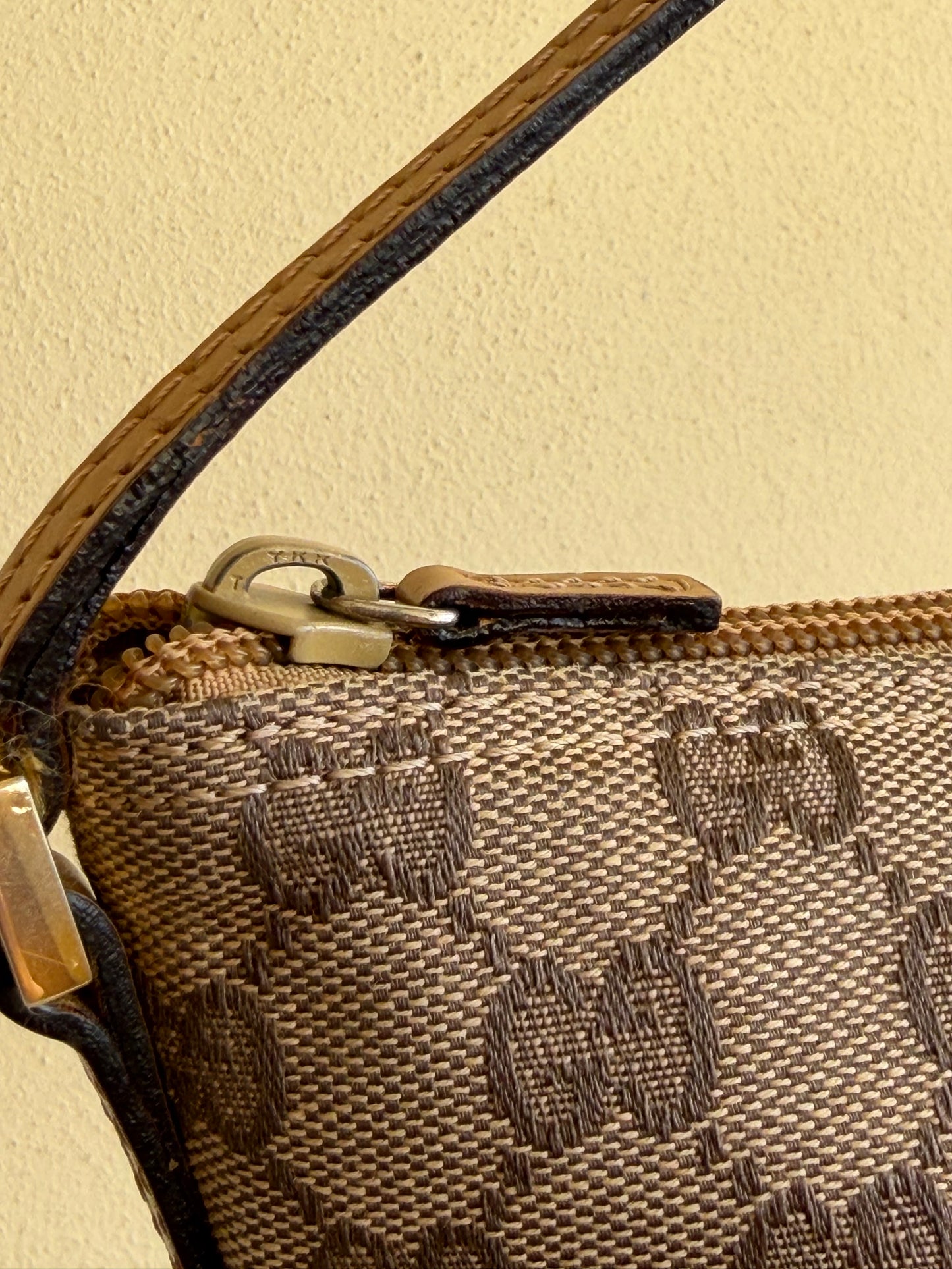 Gucci Boat Bag Beige