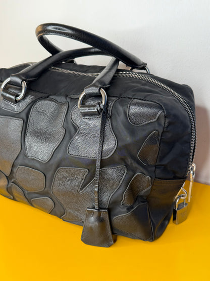 Prada nera Boston