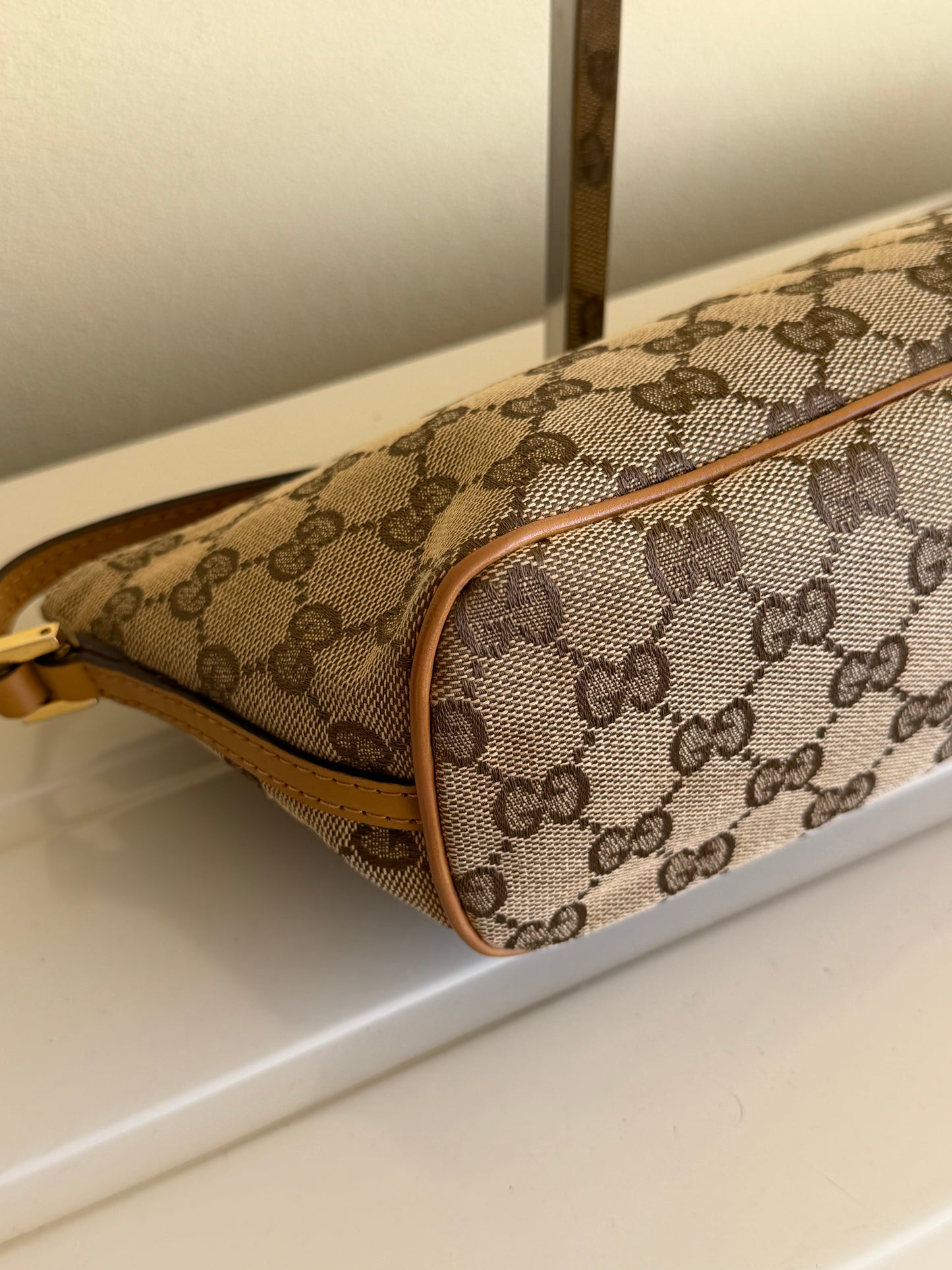 Gucci Boat Bag Beige