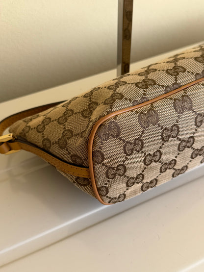 Gucci Boat Bag Beige