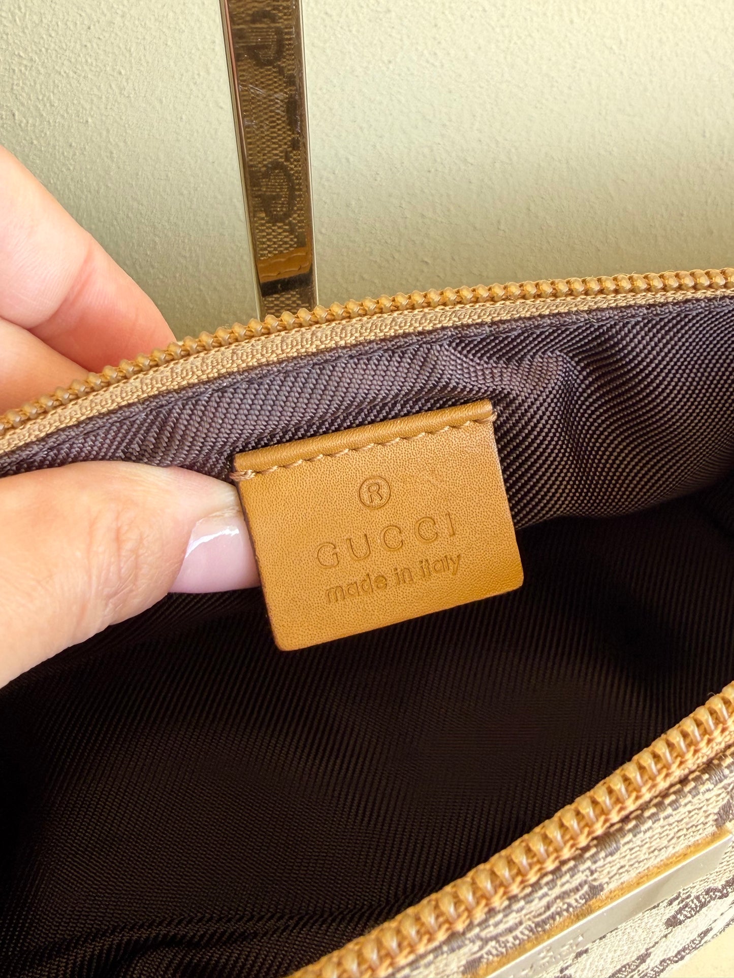 Gucci Boat Bag Beige