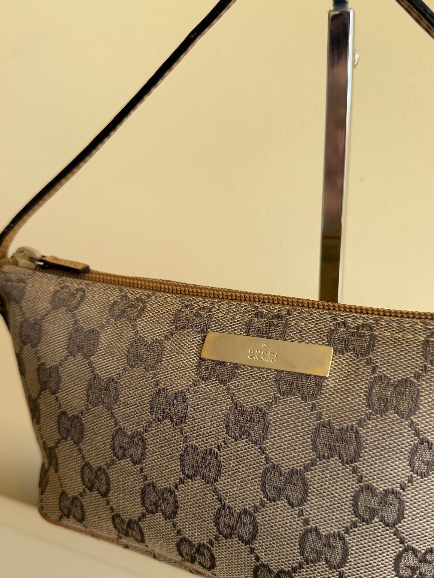 Gucci Boat Bag Beige