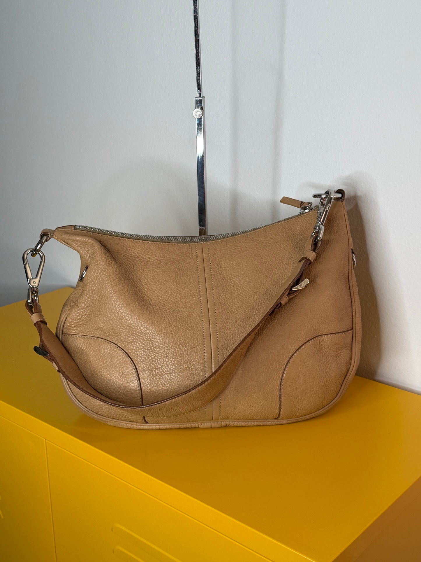 Prada spalla mezzaluna beige