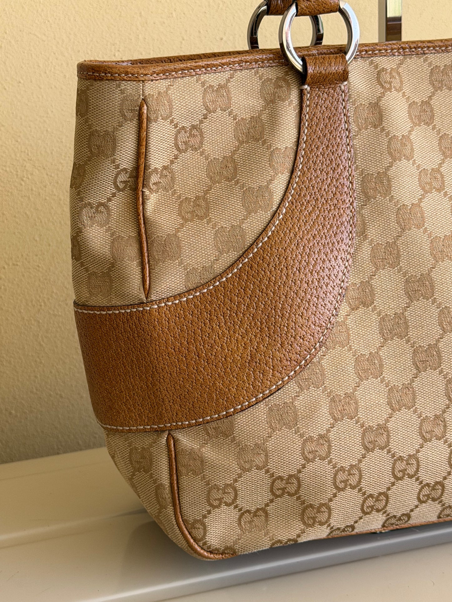 Gucci tote beige