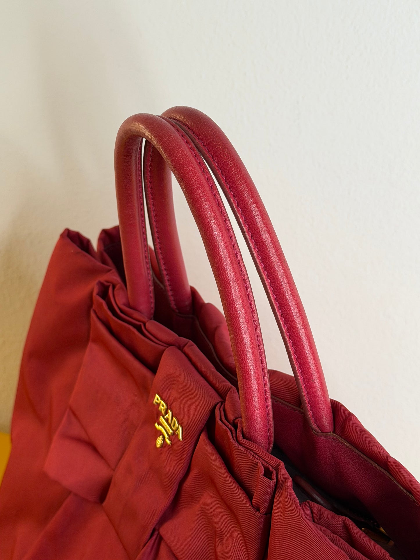Prada in Nylon Ibisco(rosso fragola)