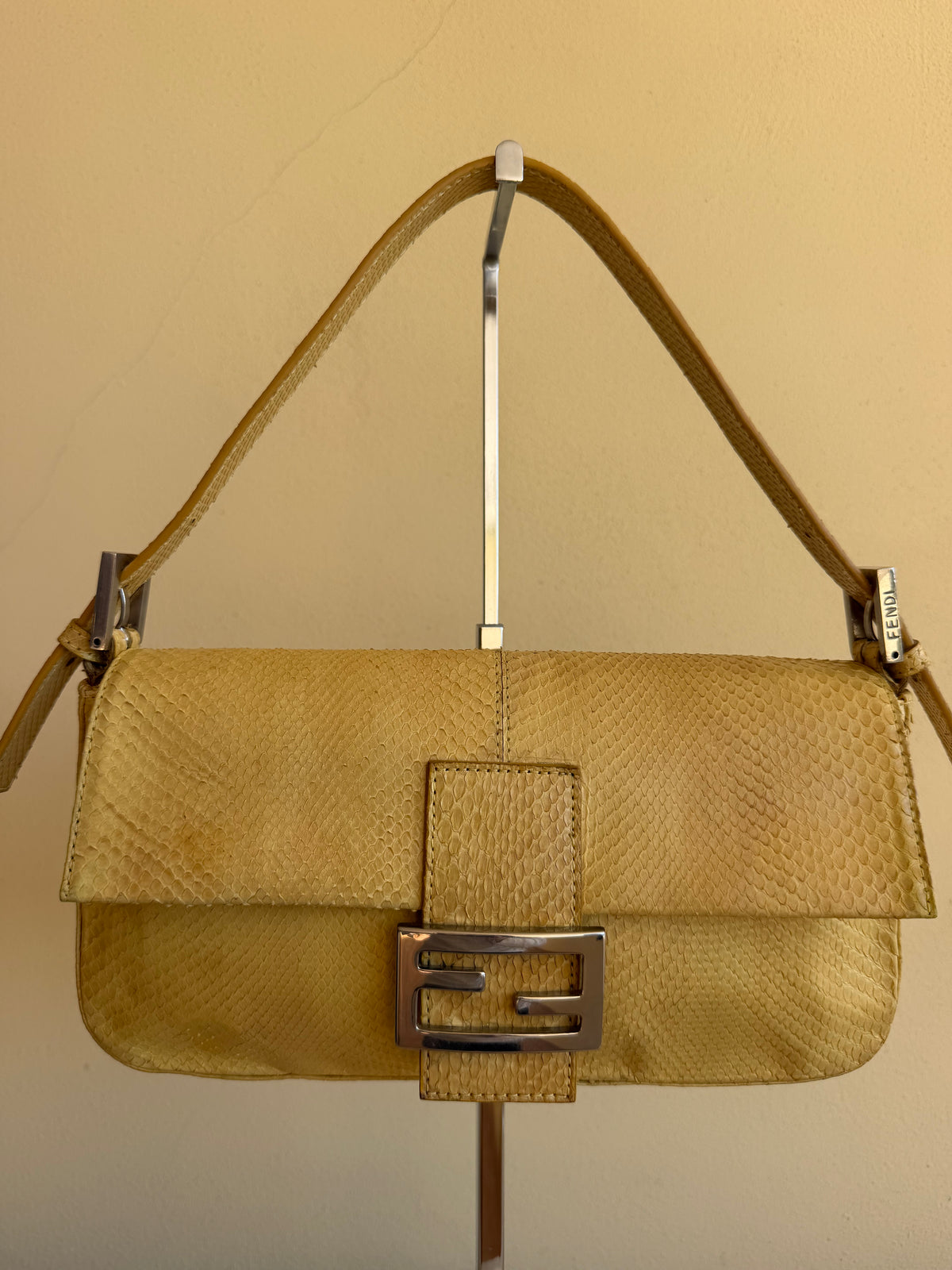 Fendi baguette pelle di pitone gialla