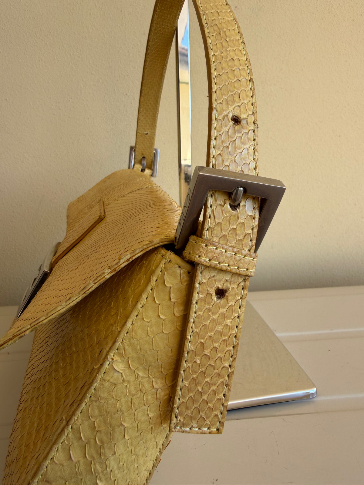 Fendi baguette pelle di pitone gialla