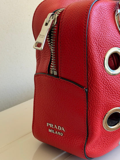 Prada con Catena Grommet