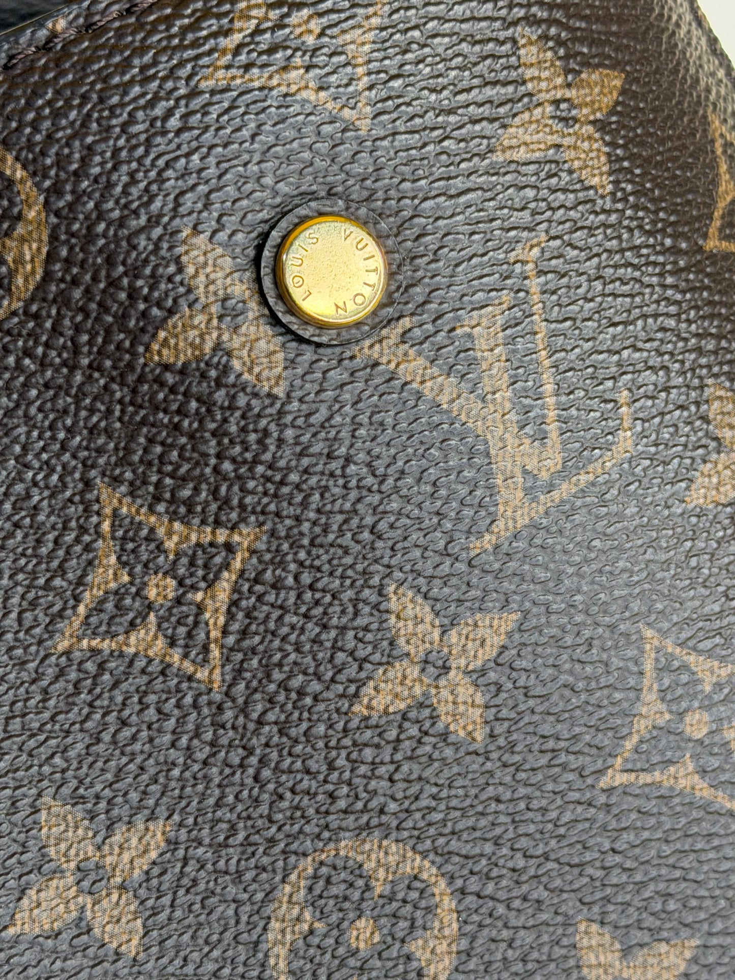 Louis Vuitton Montaigne MM