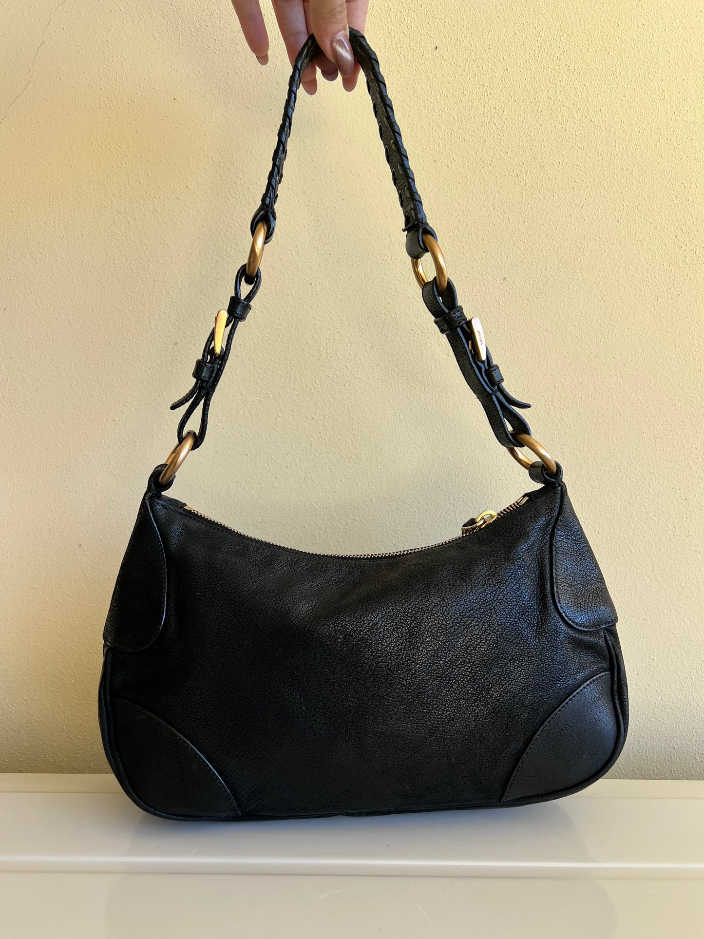 Prada con Tracolla a Catena Intrecciata