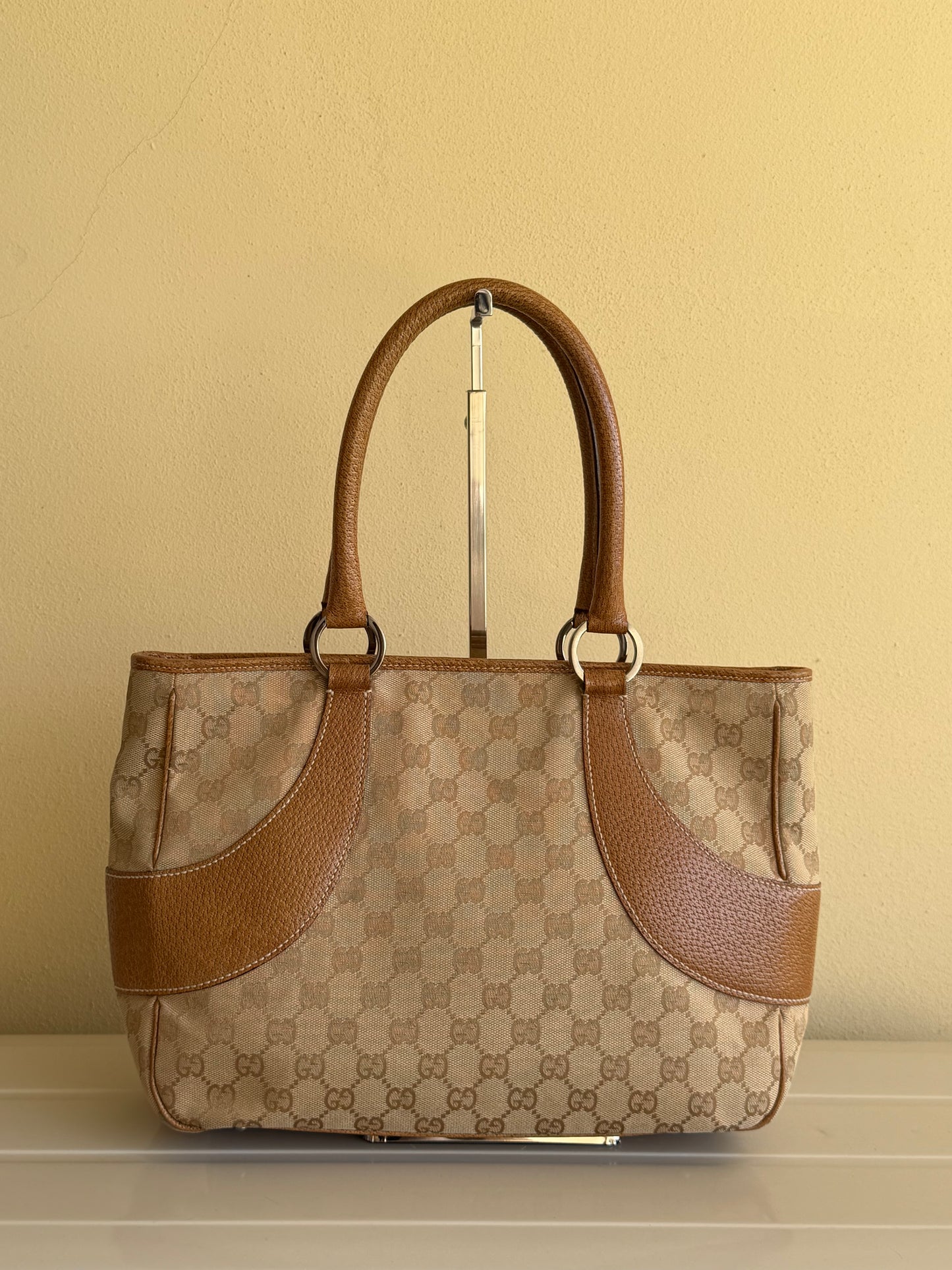 Gucci tote beige