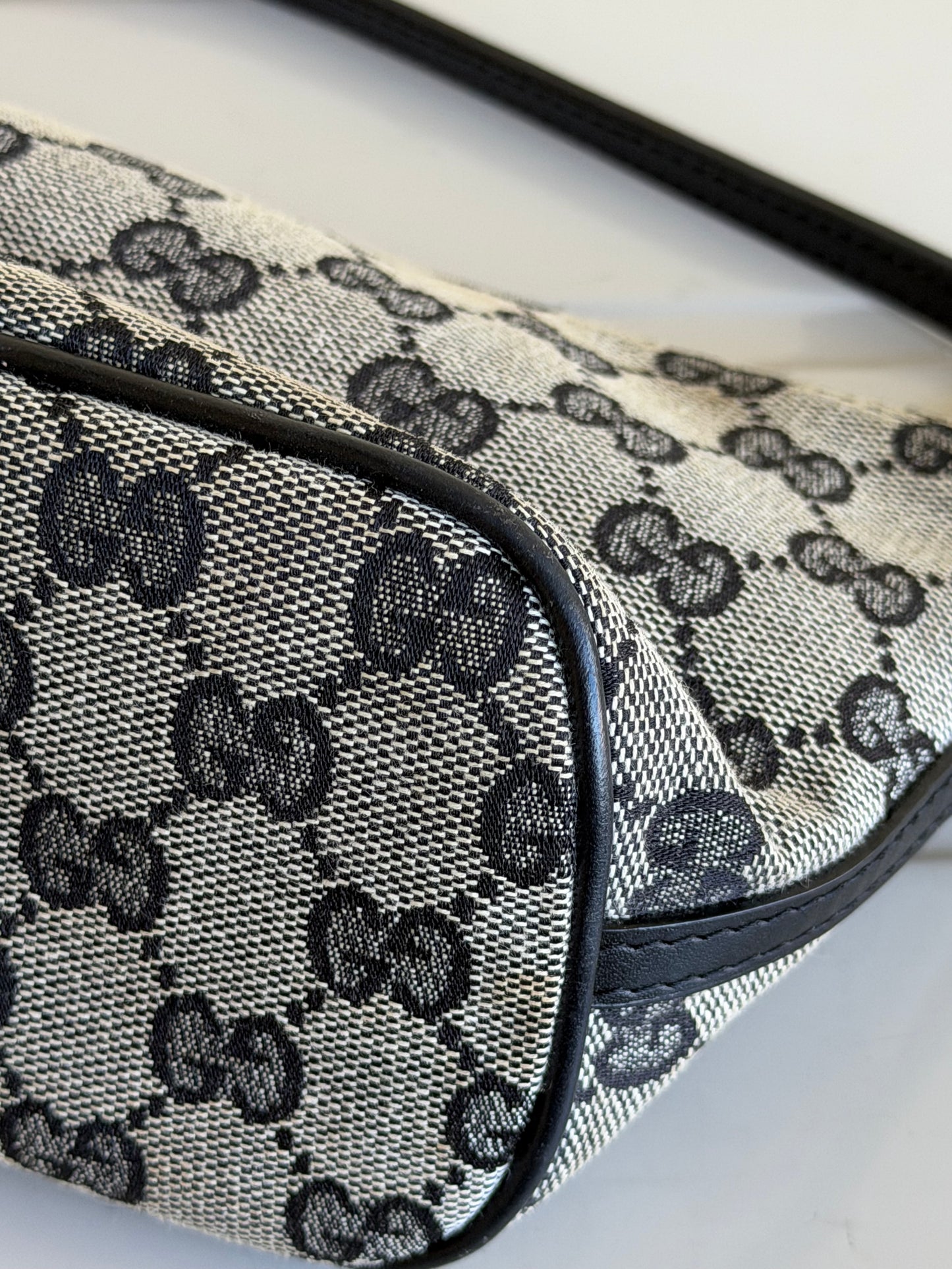 Gucci boat bag grey/black