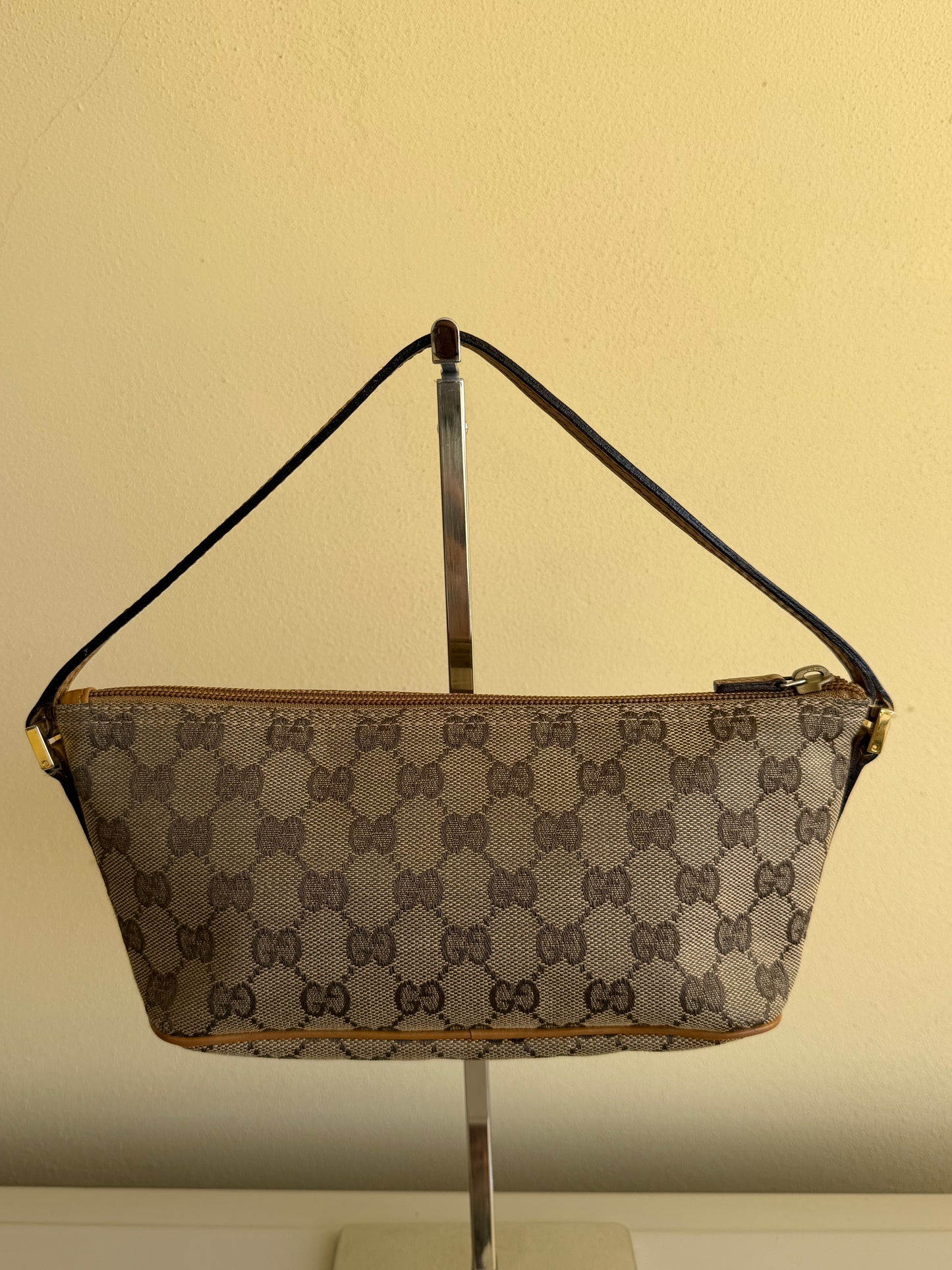 Gucci Boat Bag Beige