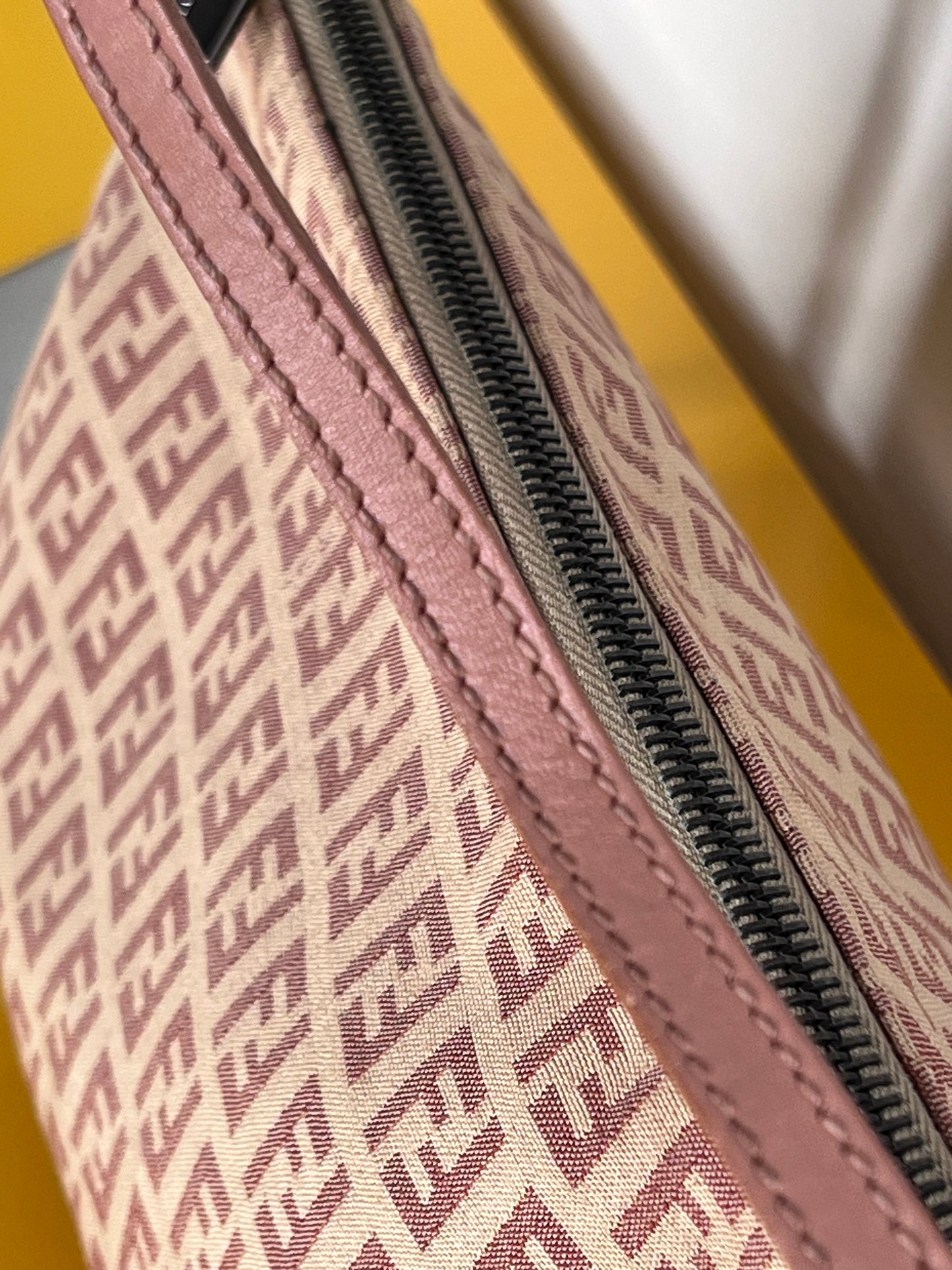 Fendi Mini Baguette Zucchino Rosa