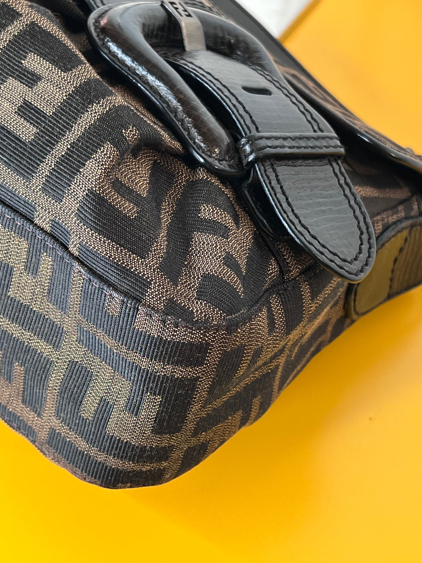 Fendi B buckle