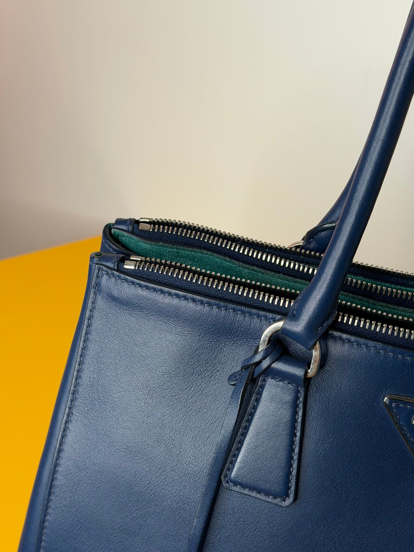 Prada galleria blu