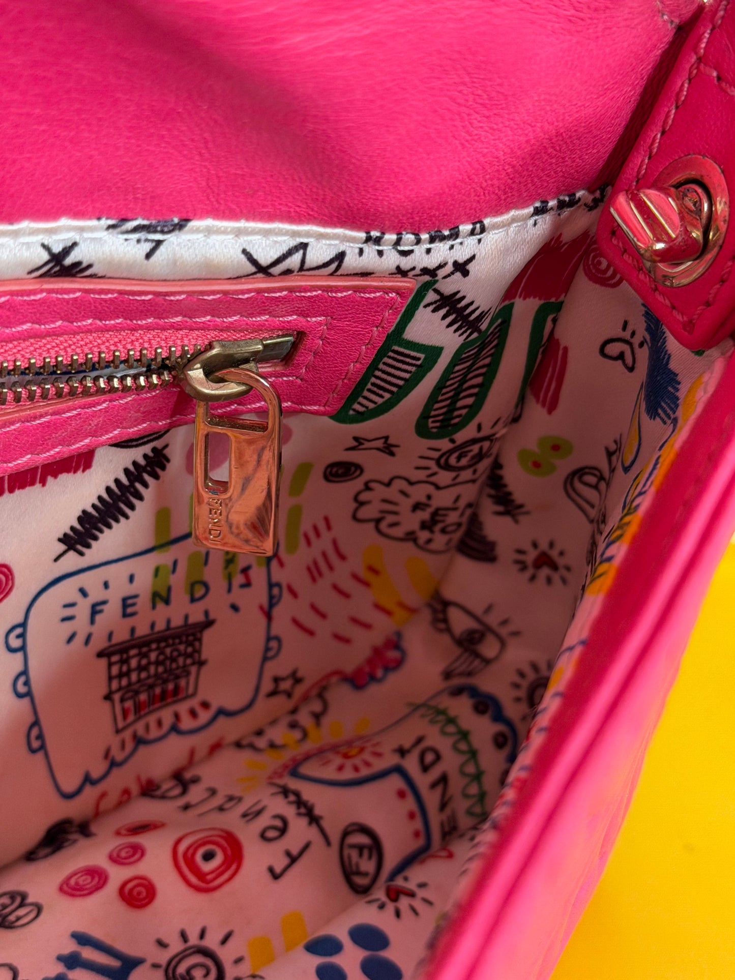 Fendi Baguette Fuxia