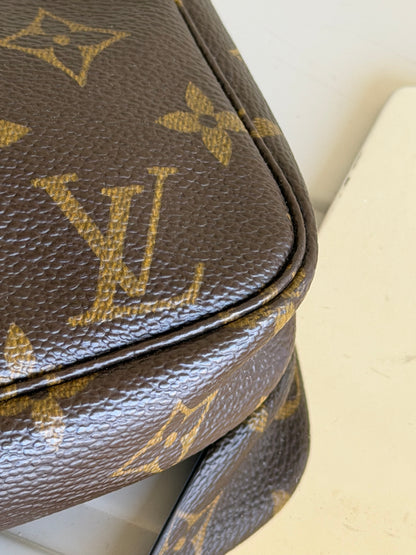 Louis Vuitton Pochette acessoire