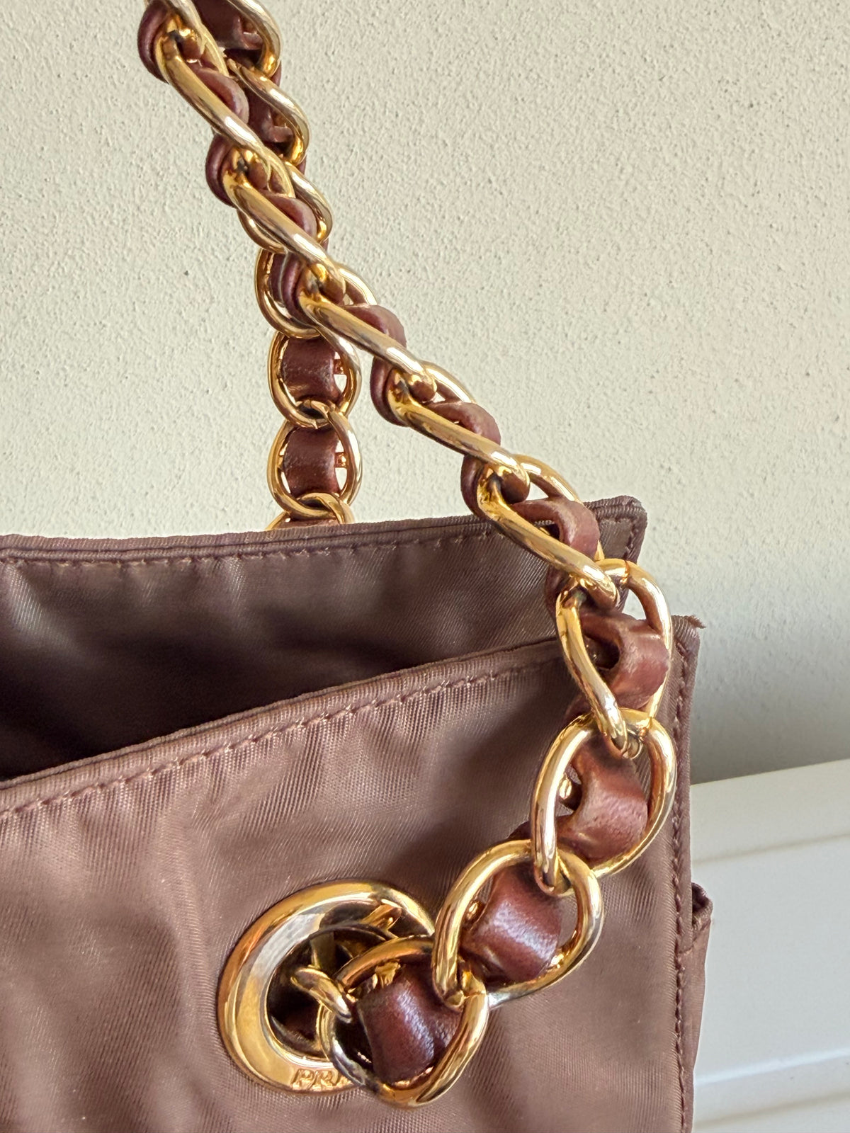 Prada tessuto catena