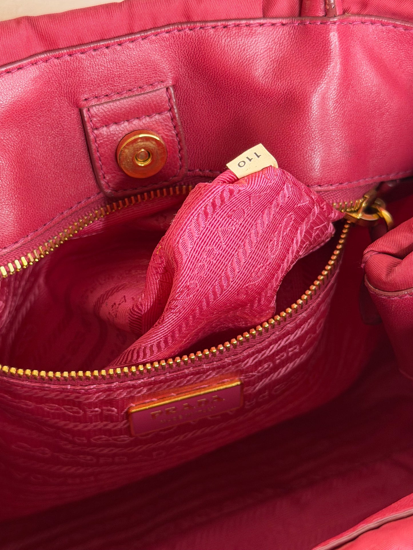 Prada in Nylon Ibisco(rosso fragola)