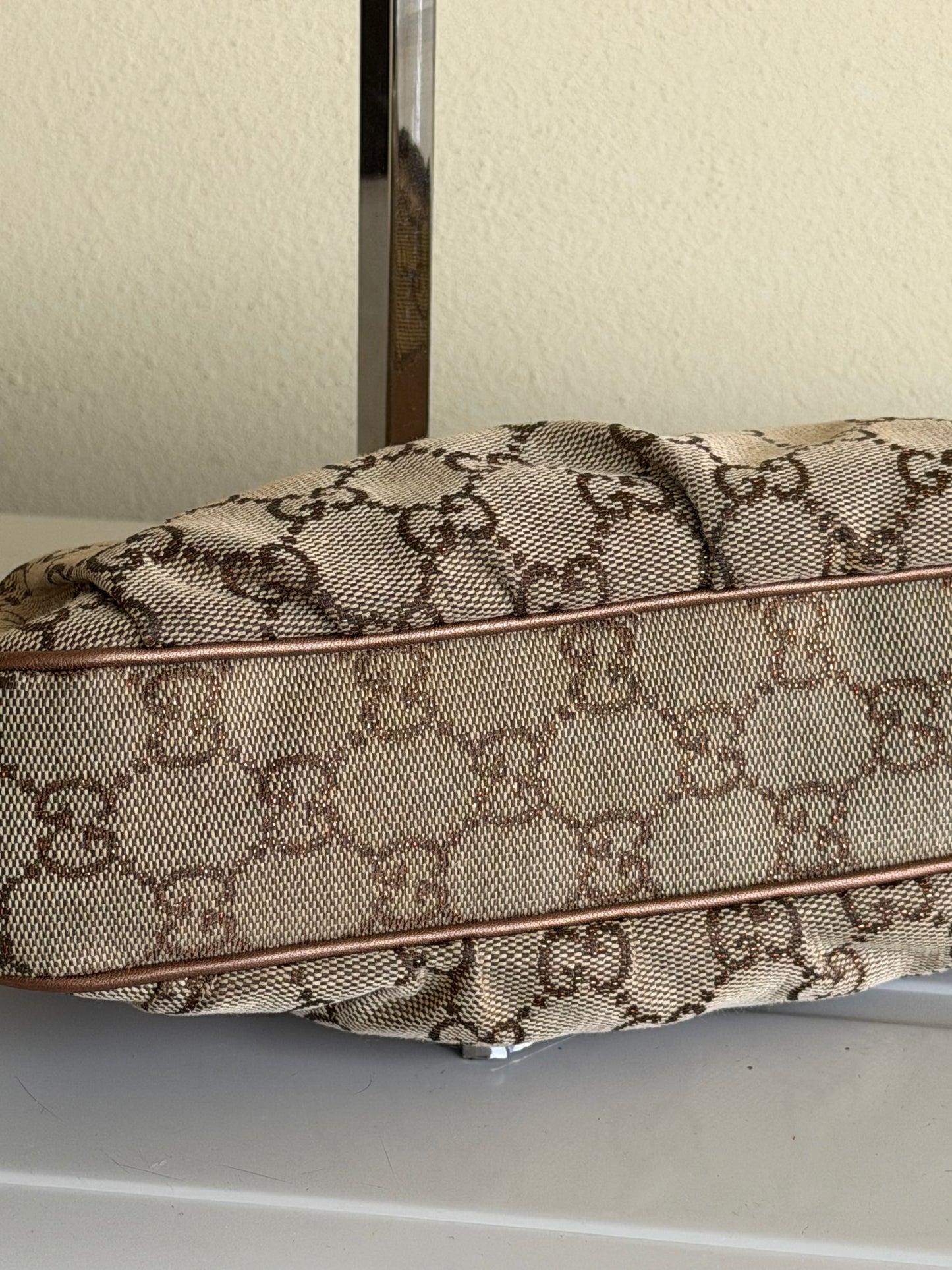 Gucci pochette charmy