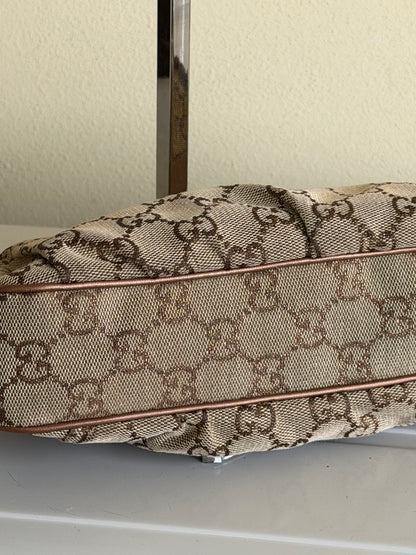 Gucci pochette charmy