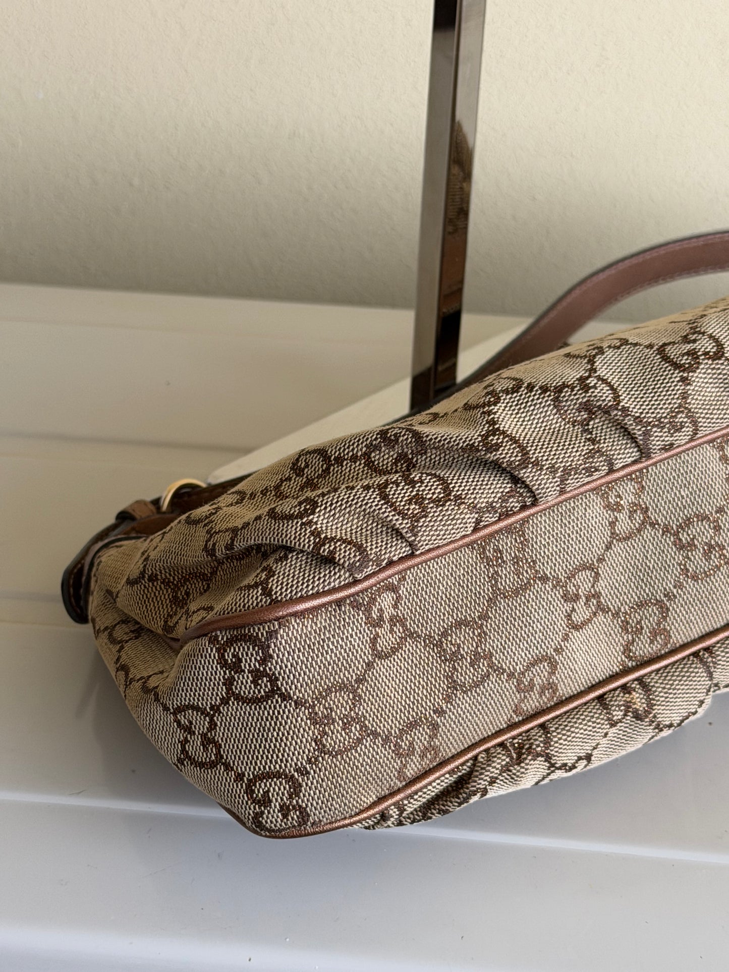 Gucci pochette charmy