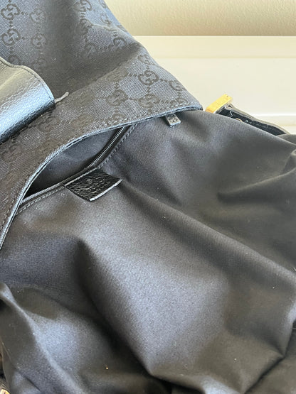 Gucci Hobo magnetic web