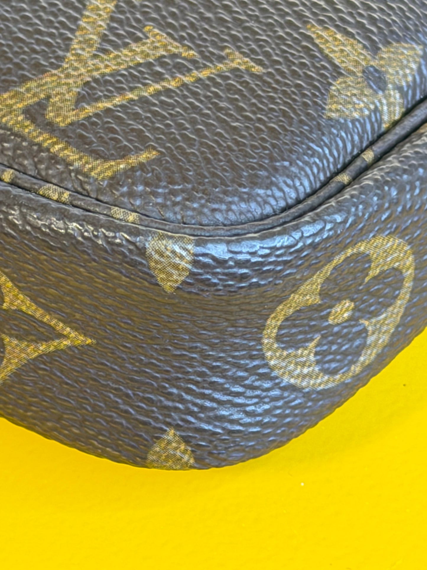 Louis Vuitton Pochette accessoire