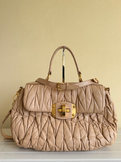 Miu Miu pattina matellassè