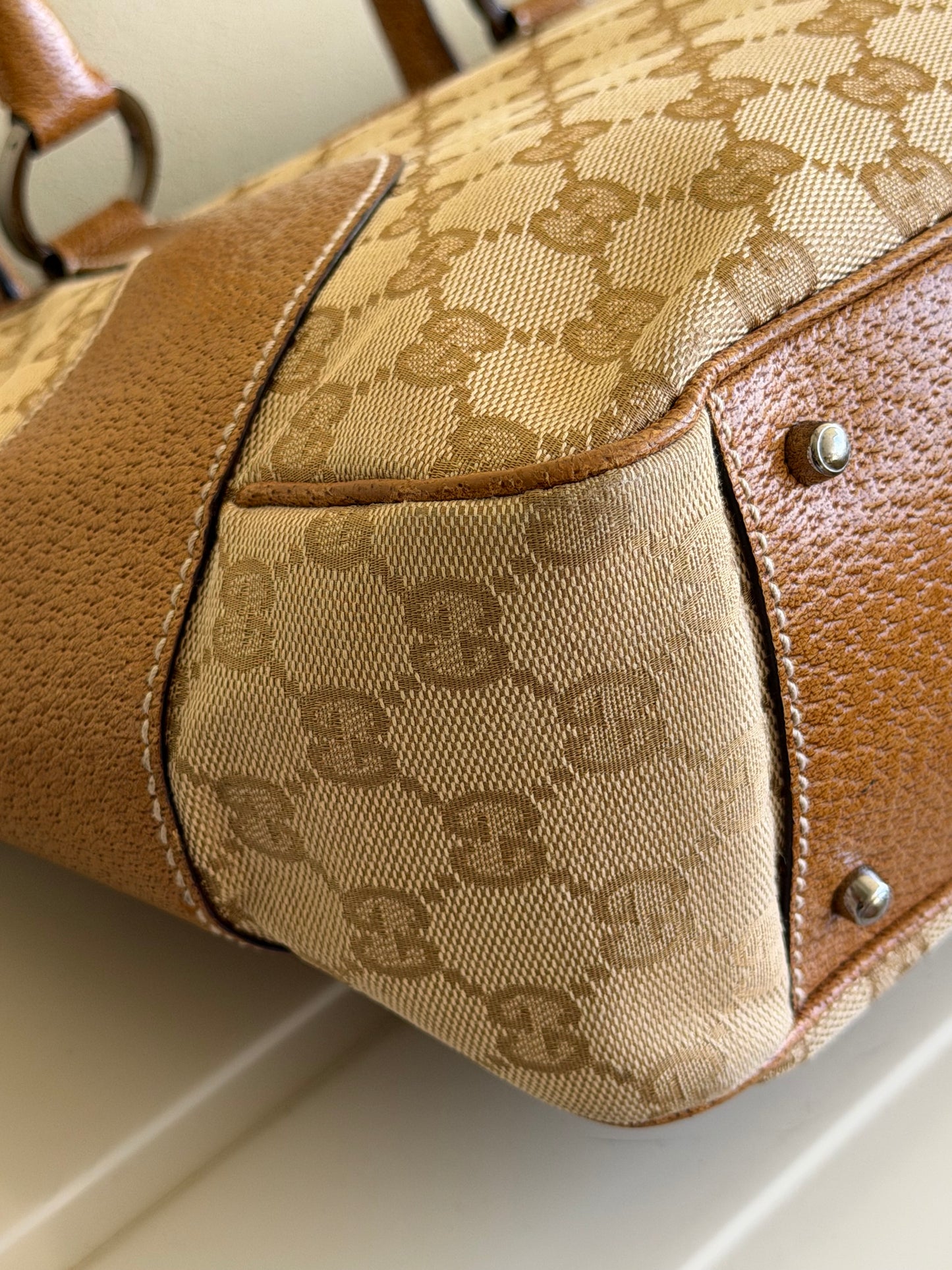 Gucci tote beige