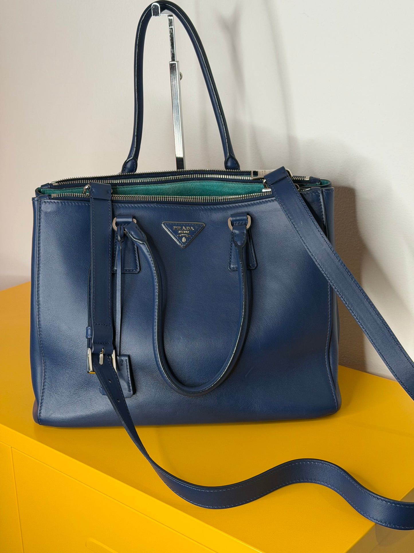Prada galleria blu