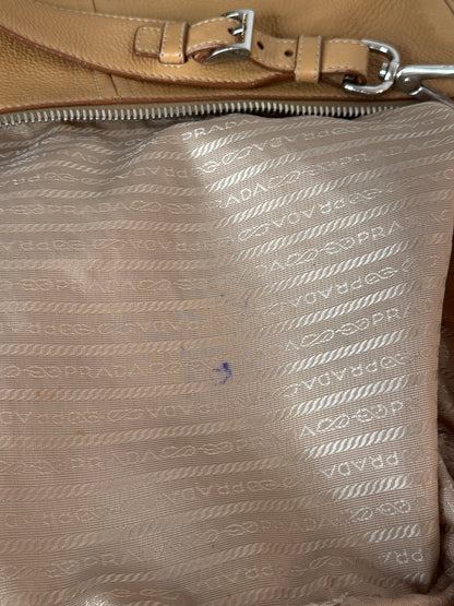 Prada spalla mezzaluna beige