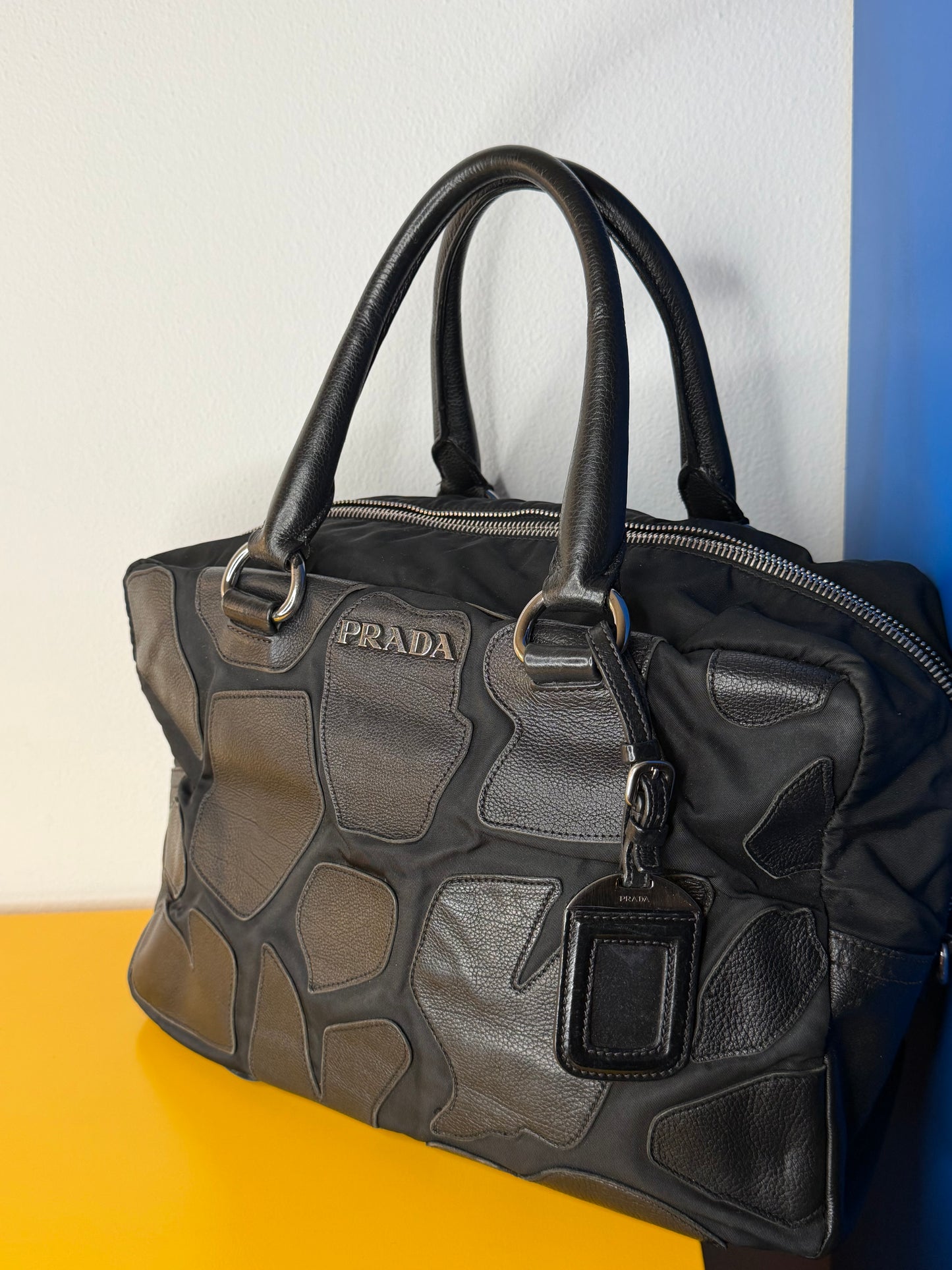 Prada nera Boston