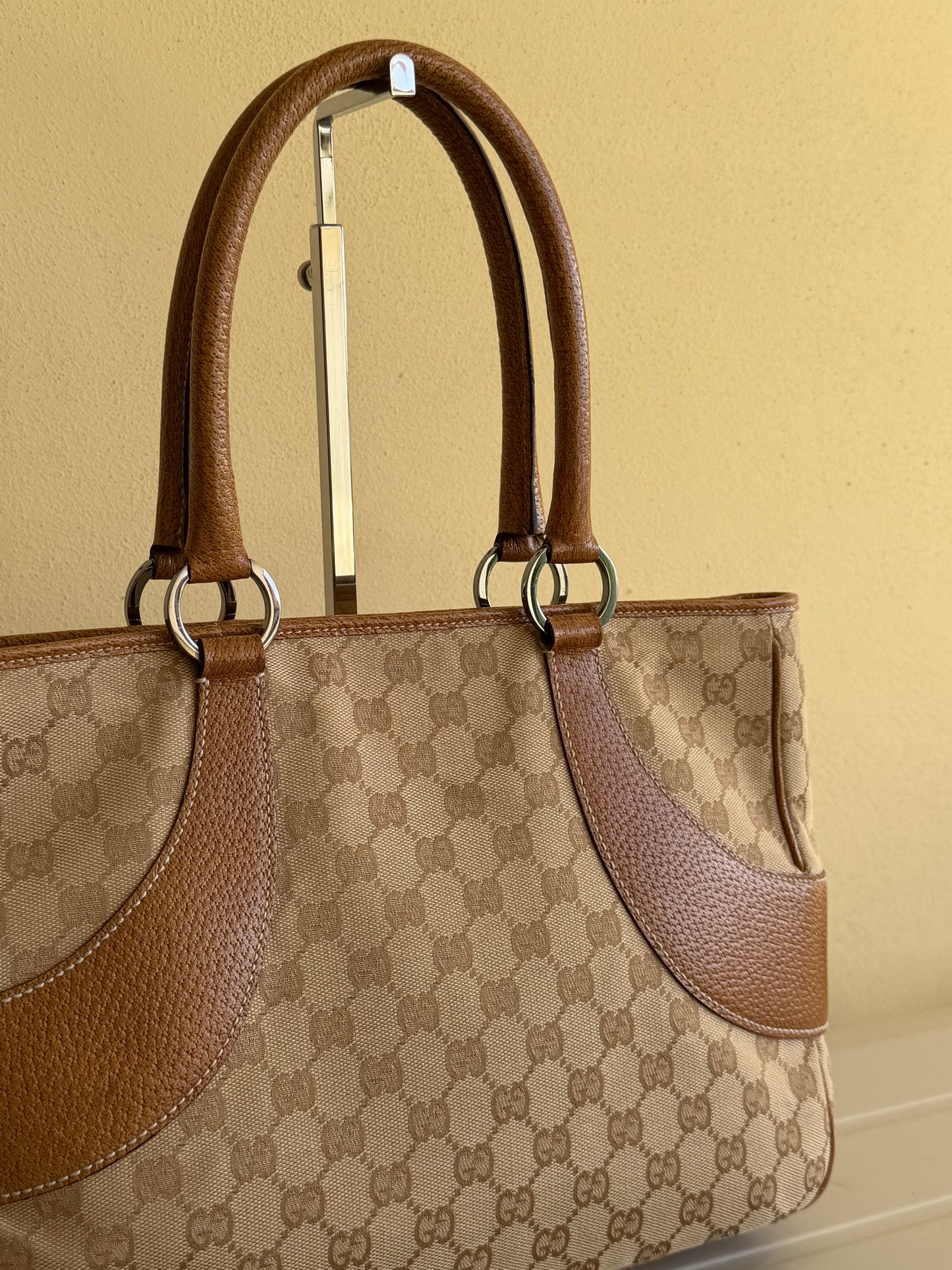 Gucci tote beige
