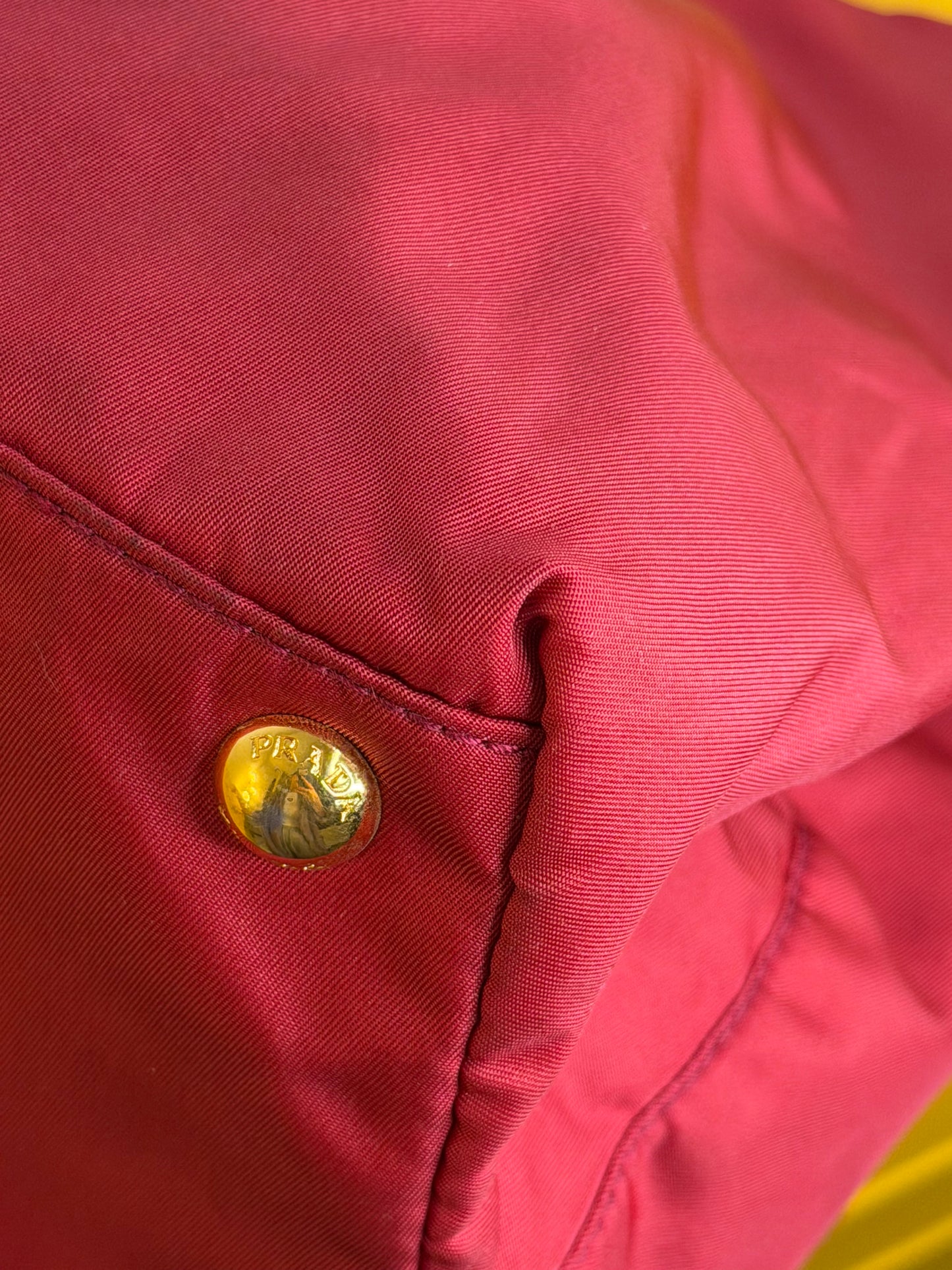 Prada in Nylon Ibisco(rosso fragola)