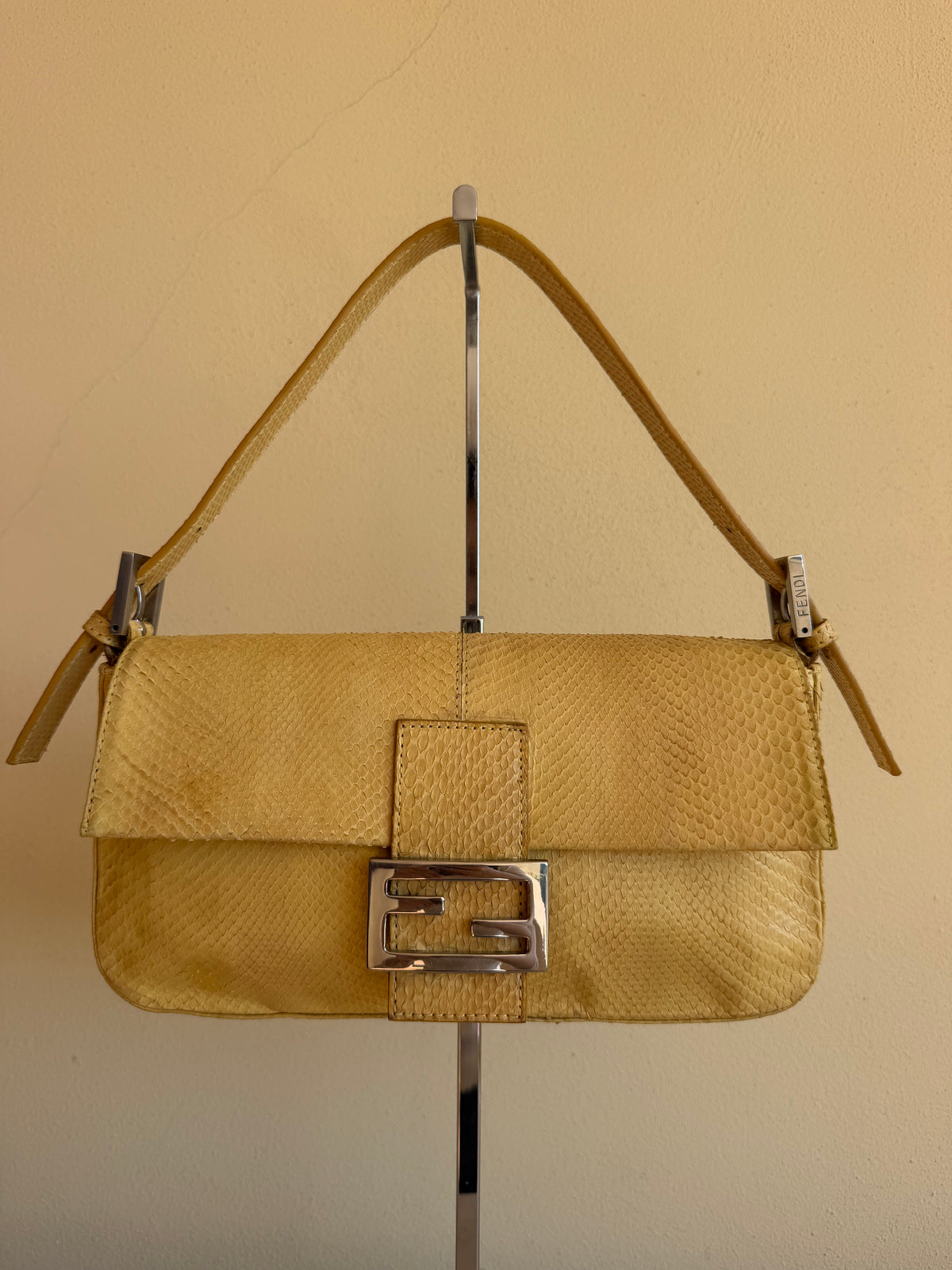 Fendi baguette pelle di pitone gialla