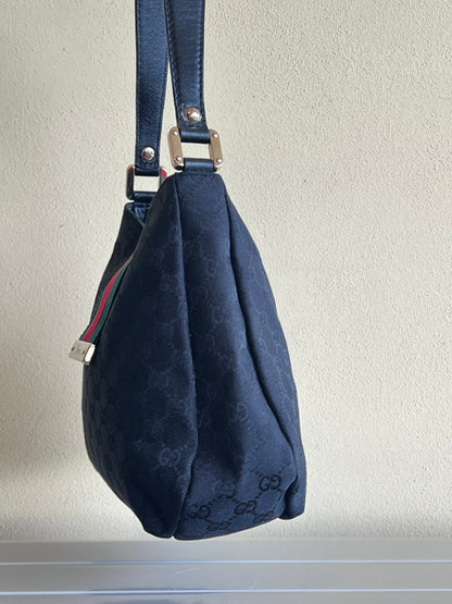 Gucci Hobo magnetic web