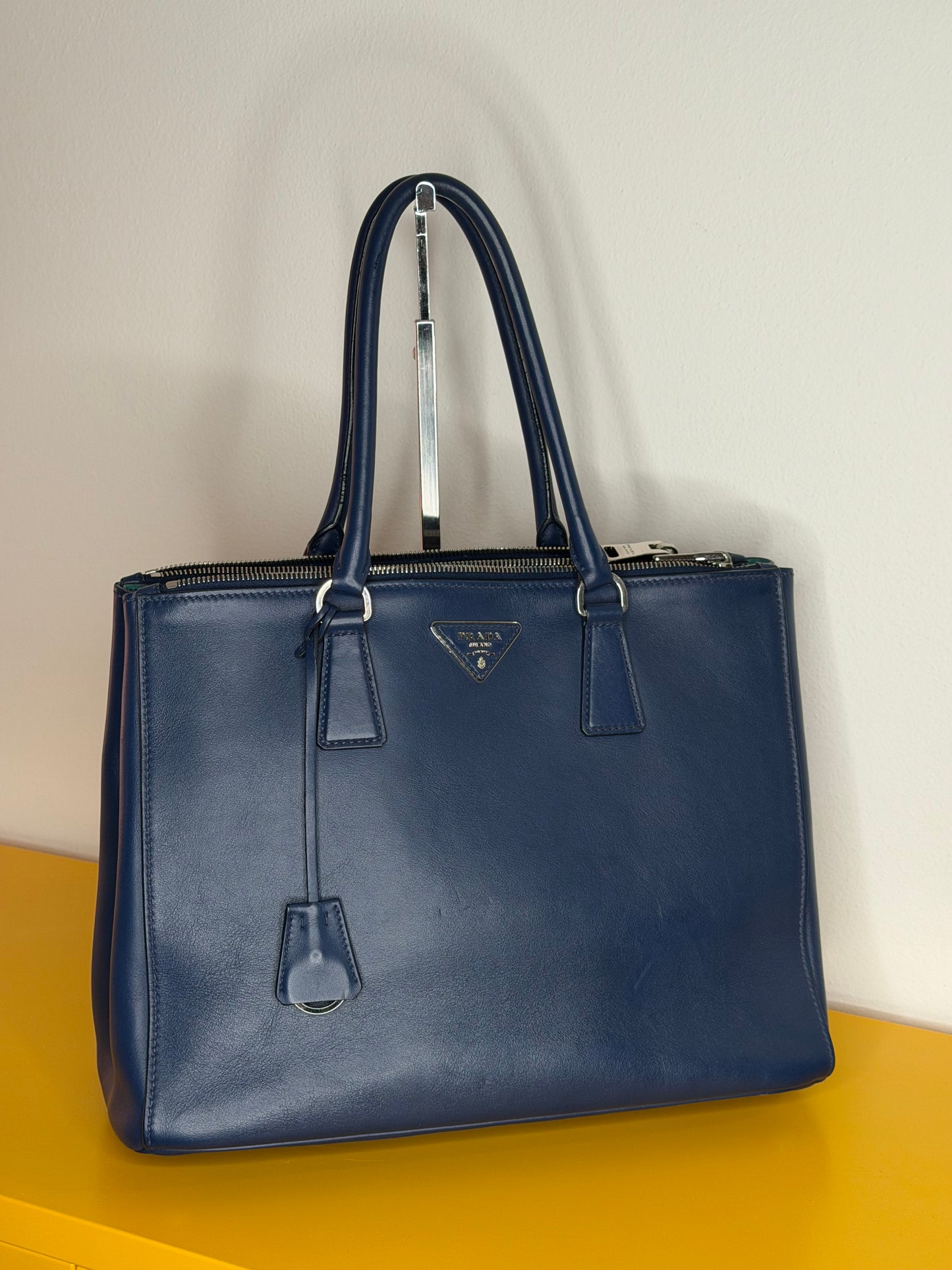Prada galleria blu