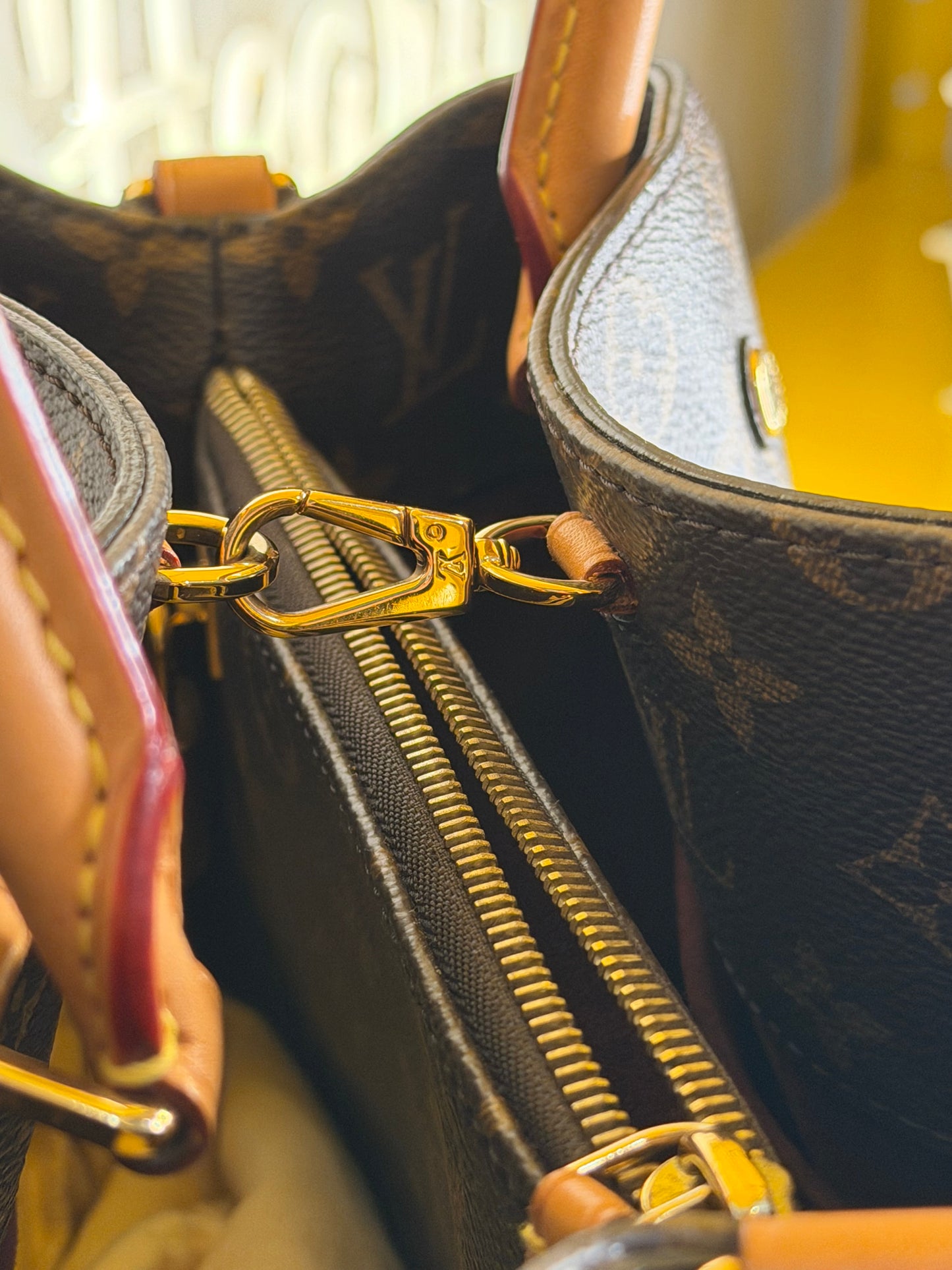 Louis Vuitton Montaigne MM
