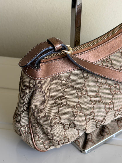 Gucci pochette charmy